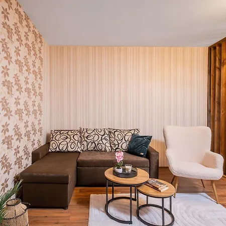 Chic Urban Hideaway With Natural Wood Charm By Flat Manаger