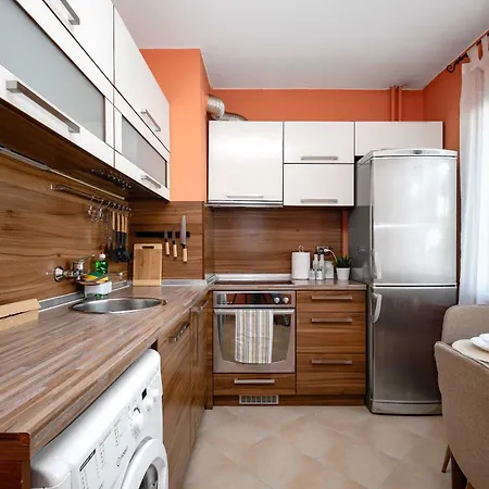 Chic Urban Hideaway With Natural Wood Charm By Flat Manаger *
