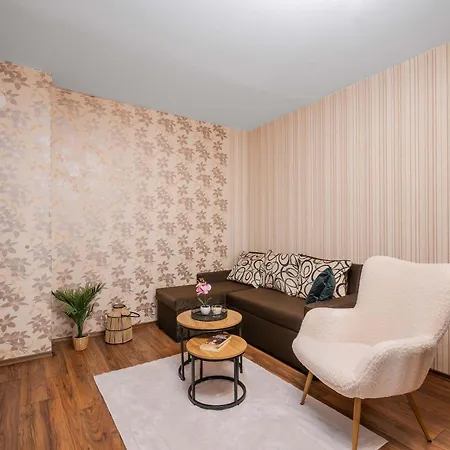Chic Urban Hideaway With Natural Wood Charm By Flat Manаger Апартамент София