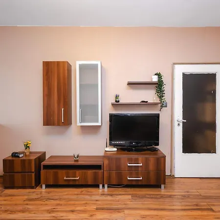 Chic Urban Hideaway With Natural Wood Charm By Flat Manаger София