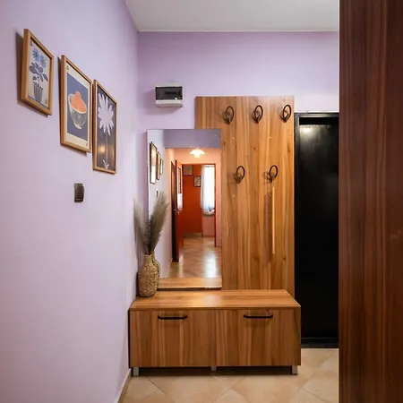 Chic Urban Hideaway With Natural Wood Charm By Flat Manаger София